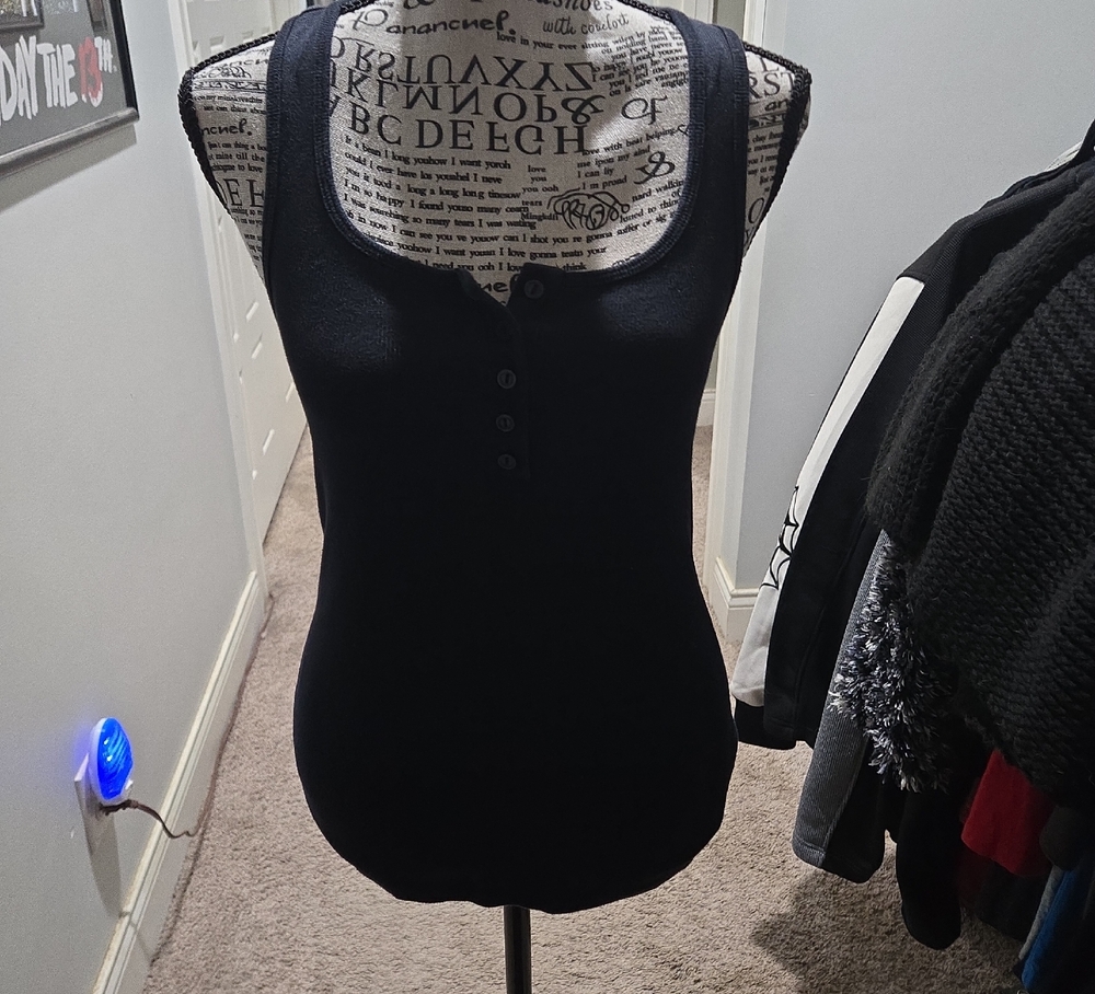 Zenana Outfitters Black Fitted Sleeveless Tank Top